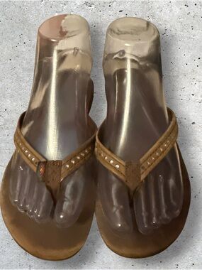 Girls Rainbow flip flops brown with rhinestones.
